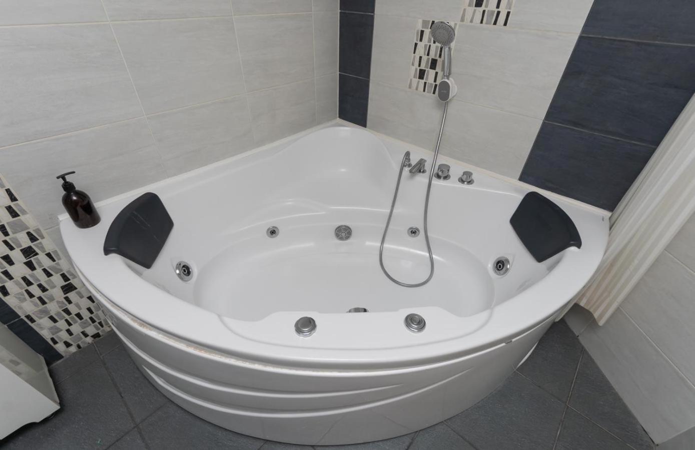 Flat24 On Lesi Ukrainki 3 Apartment Киев Екстериор снимка