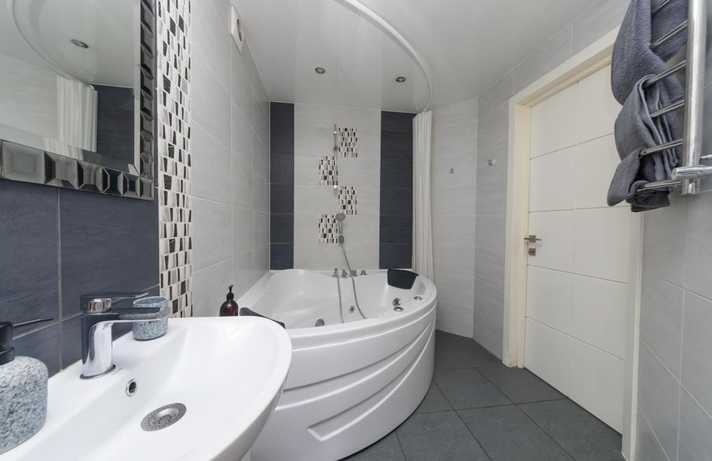 Flat24 On Lesi Ukrainki 3 Apartment Киев Екстериор снимка