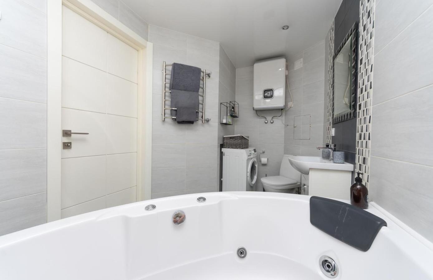 Flat24 On Lesi Ukrainki 3 Apartment Киев Екстериор снимка